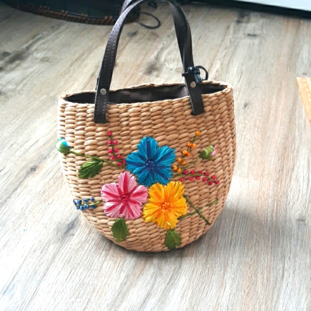 ESPRIT woven handbag with floral embroidery